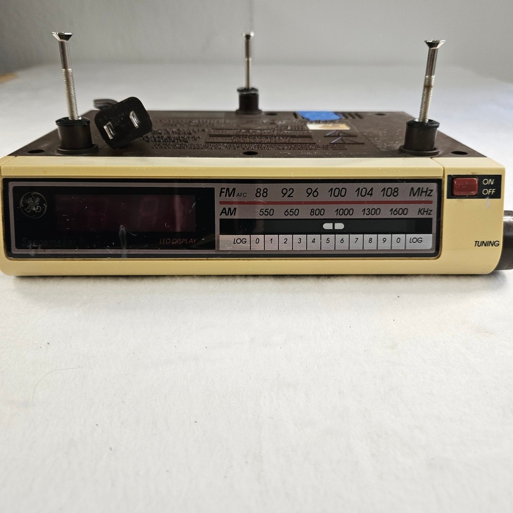 Vintage GE Spacemaker II AM FM Clock Radio Brown Cream Model 7-4212A Kitchen